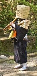 Komuso jouant du shakuhachi